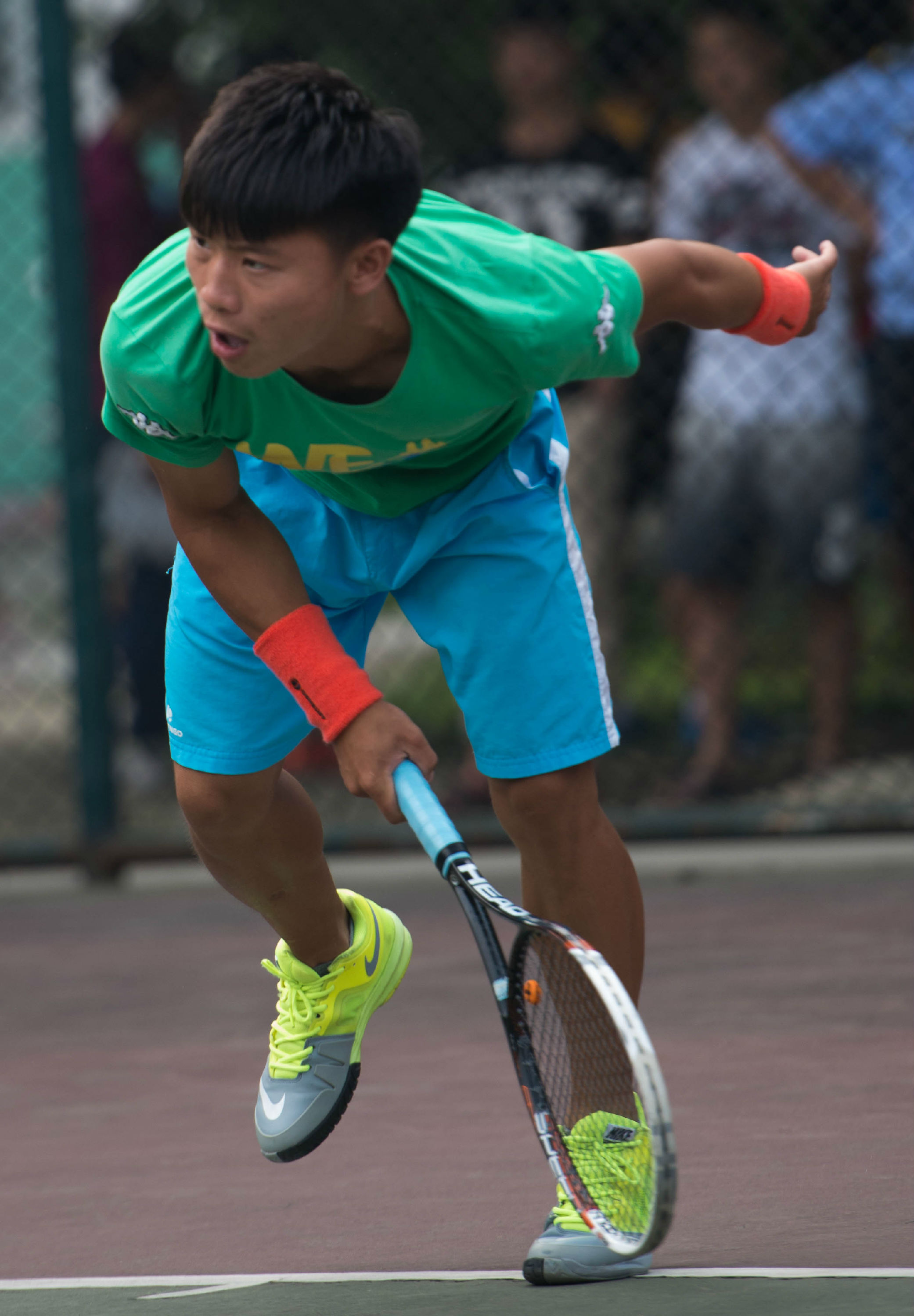 6-2龚飞华 发球.jpg