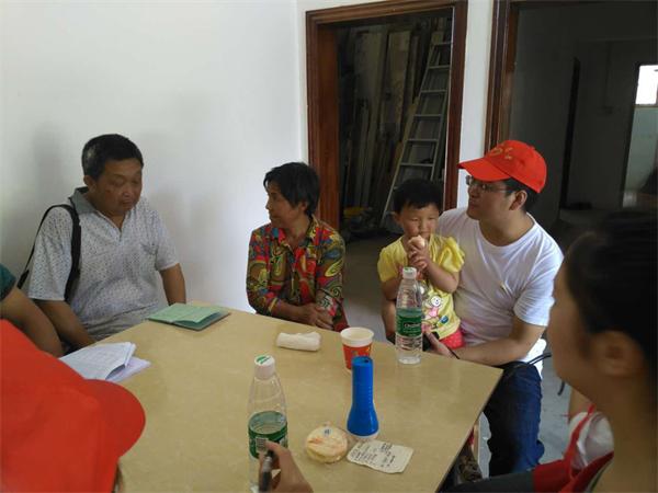思政部(基础部)直属支部党员深入村民家庭走访调研-.JPG